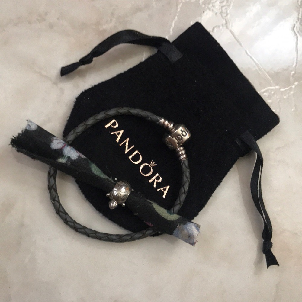 Gray Pandora Original Bracelet with free 🎁 gift!